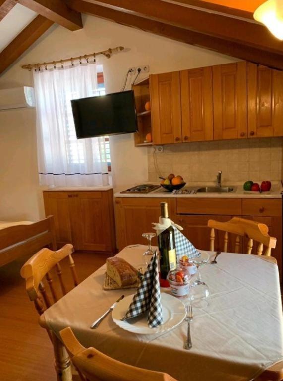 Lovely Studio Apartments Mali Raj Vrsar Eksteriør billede