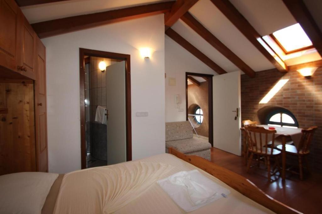 Lovely Studio Apartments Mali Raj Vrsar Eksteriør billede
